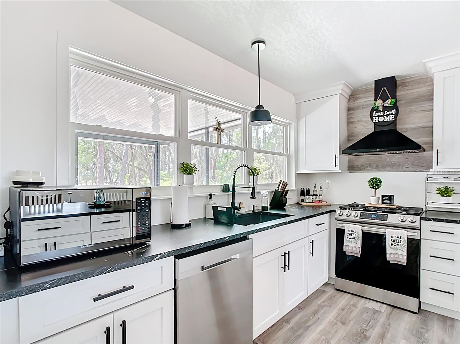 7374 CIRCLE DR, LADY LAKE, FL, 32159