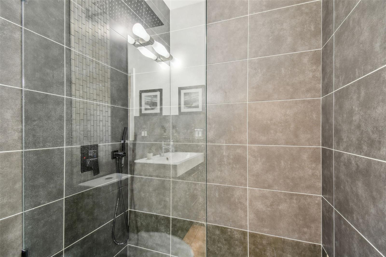 8208 PINEWOOD RUN CT, TAMPA, FL, 33647