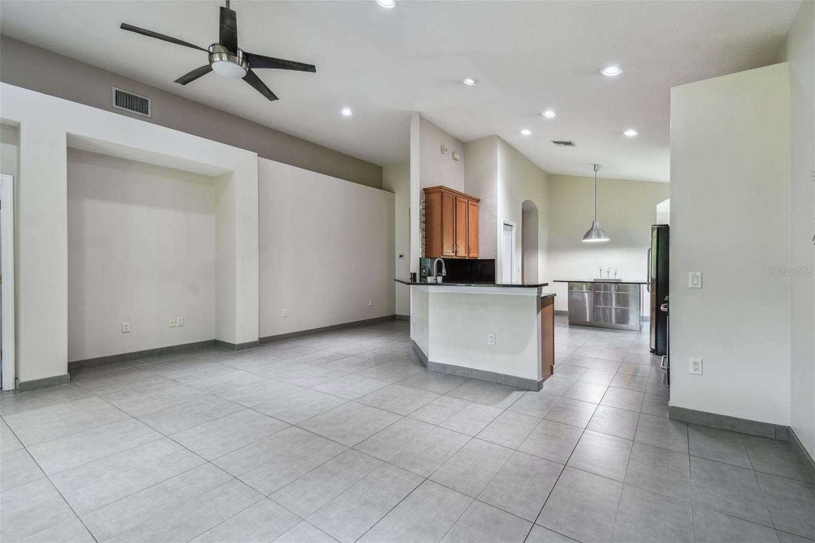 8208 PINEWOOD RUN CT, TAMPA, FL, 33647