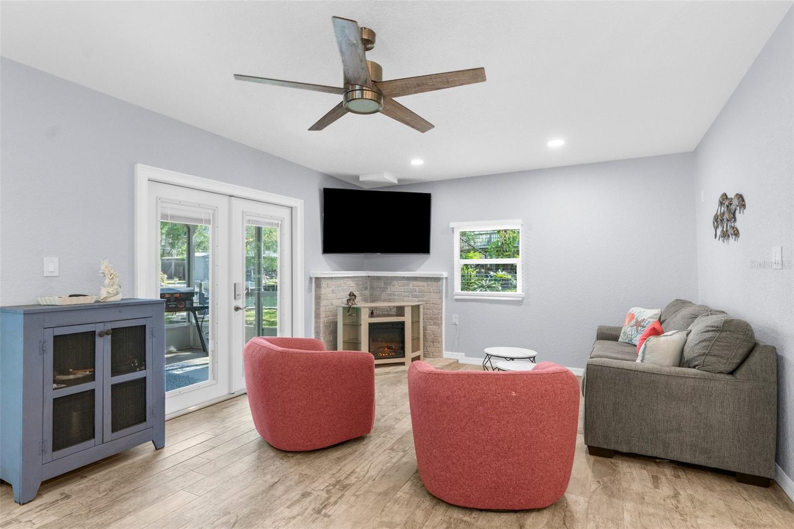 5421 GAY ST, WEEKI WACHEE, FL, 34607