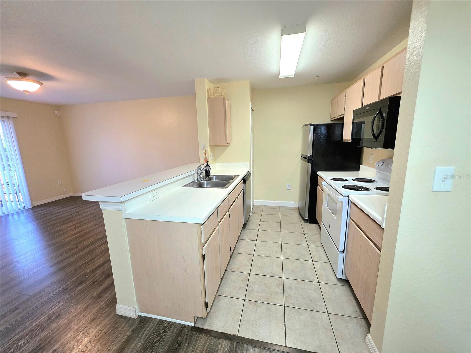 5451 VINELAND RD #111, ORLANDO, FL, 32811