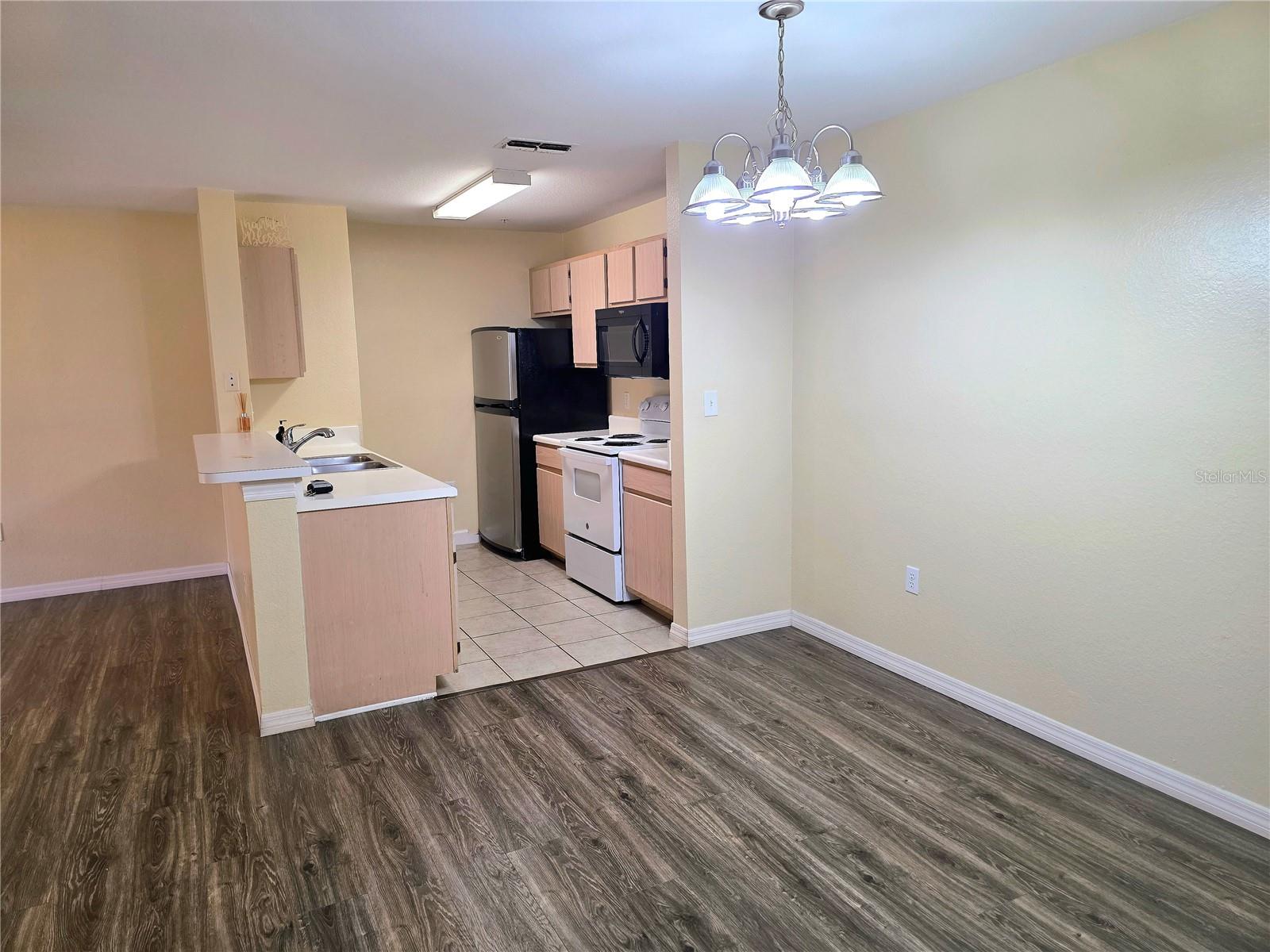 5451 VINELAND RD #111, ORLANDO, FL, 32811