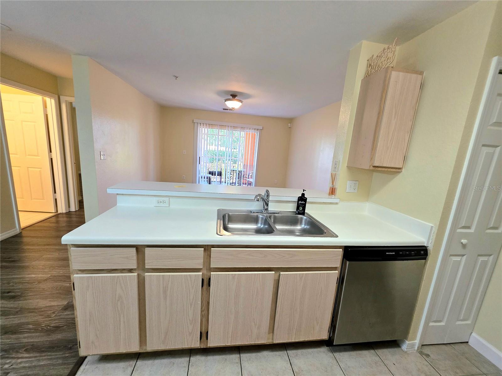 5451 VINELAND RD #111, ORLANDO, FL, 32811