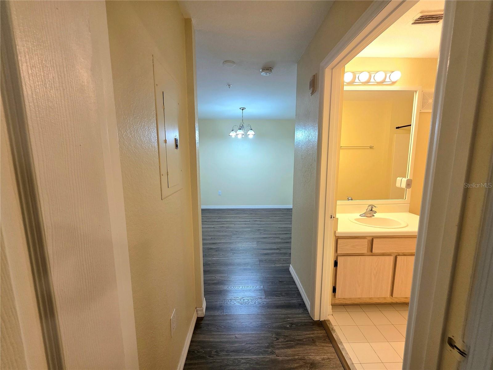 5451 VINELAND RD #111, ORLANDO, FL, 32811