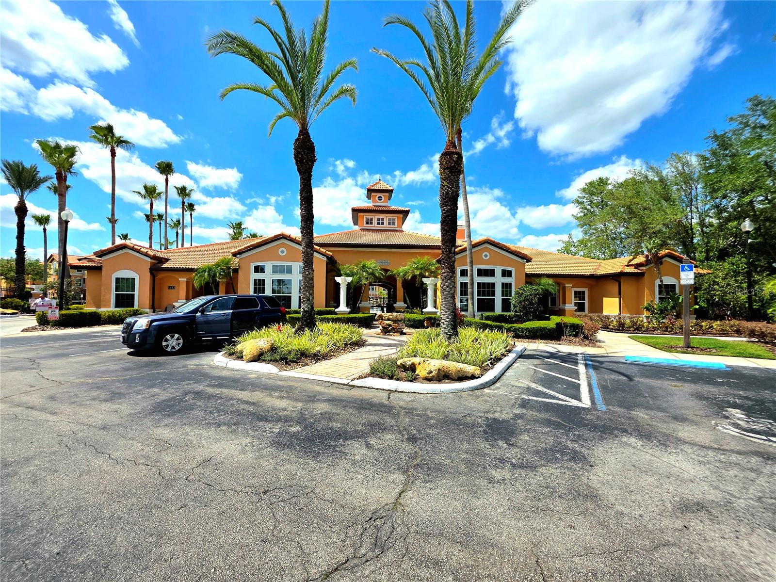 5451 VINELAND RD #111, ORLANDO, FL, 32811