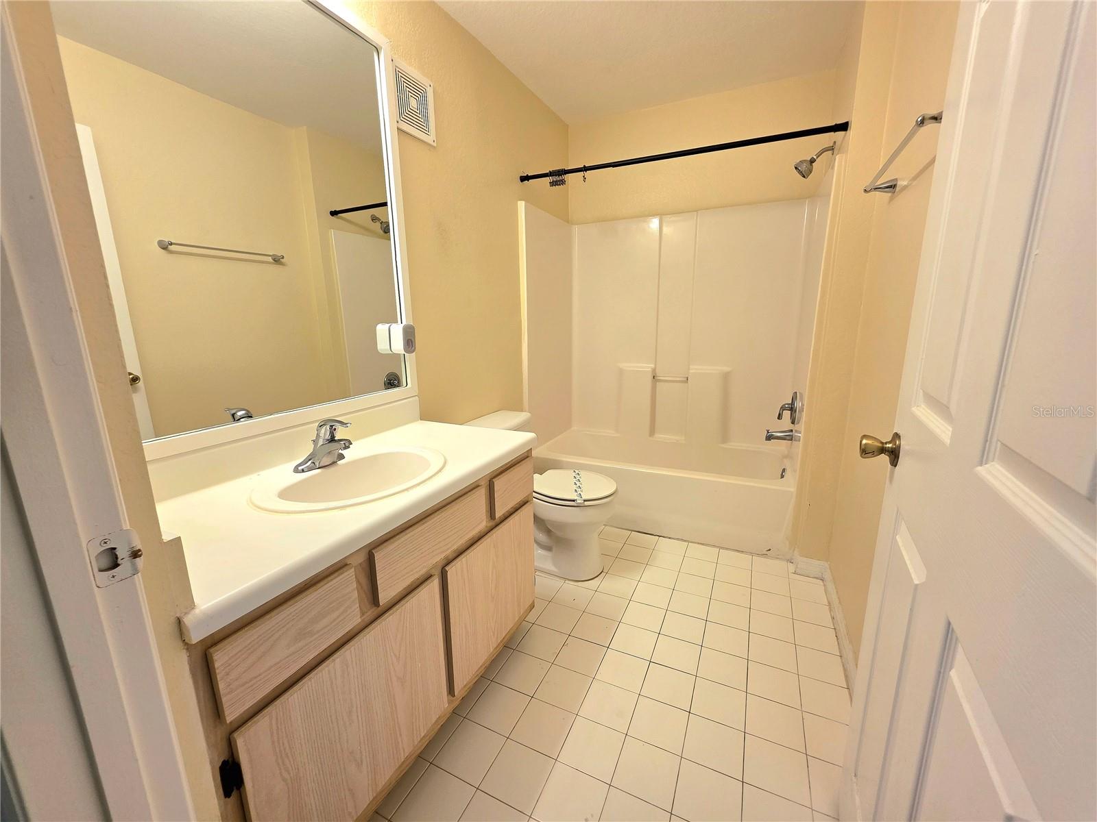 5451 VINELAND RD #111, ORLANDO, FL, 32811