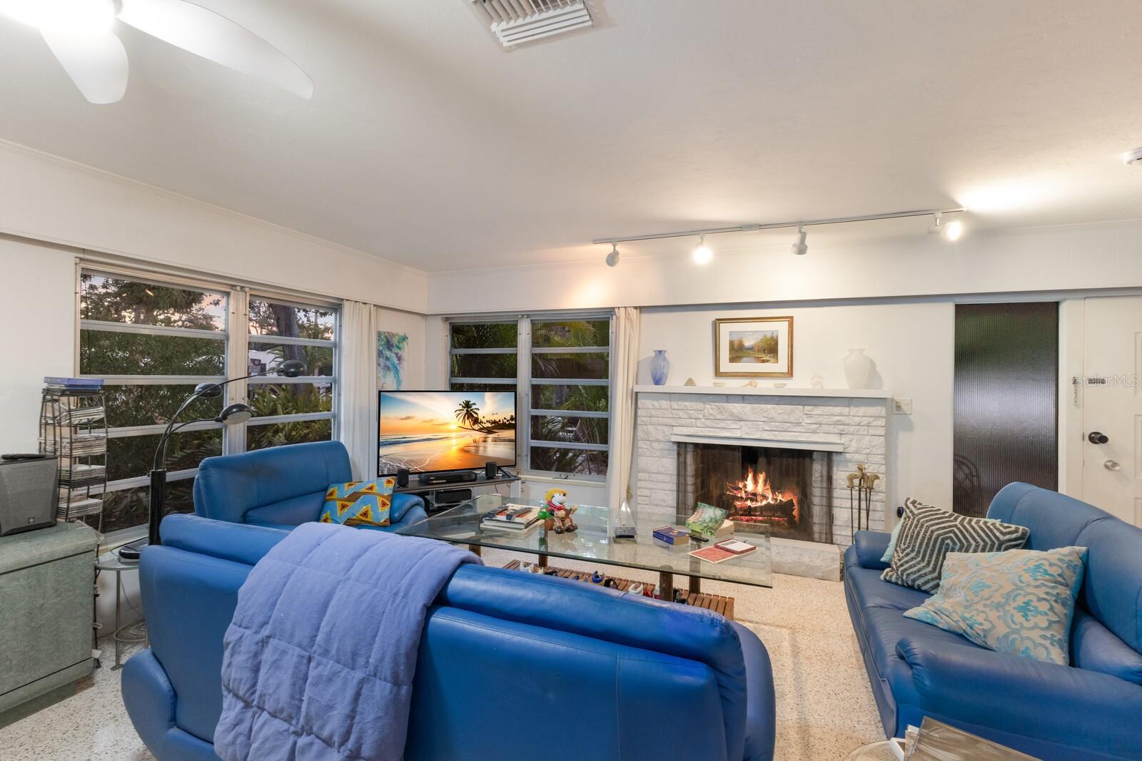 2207 HICKORY AVE, SARASOTA, FL, 34234