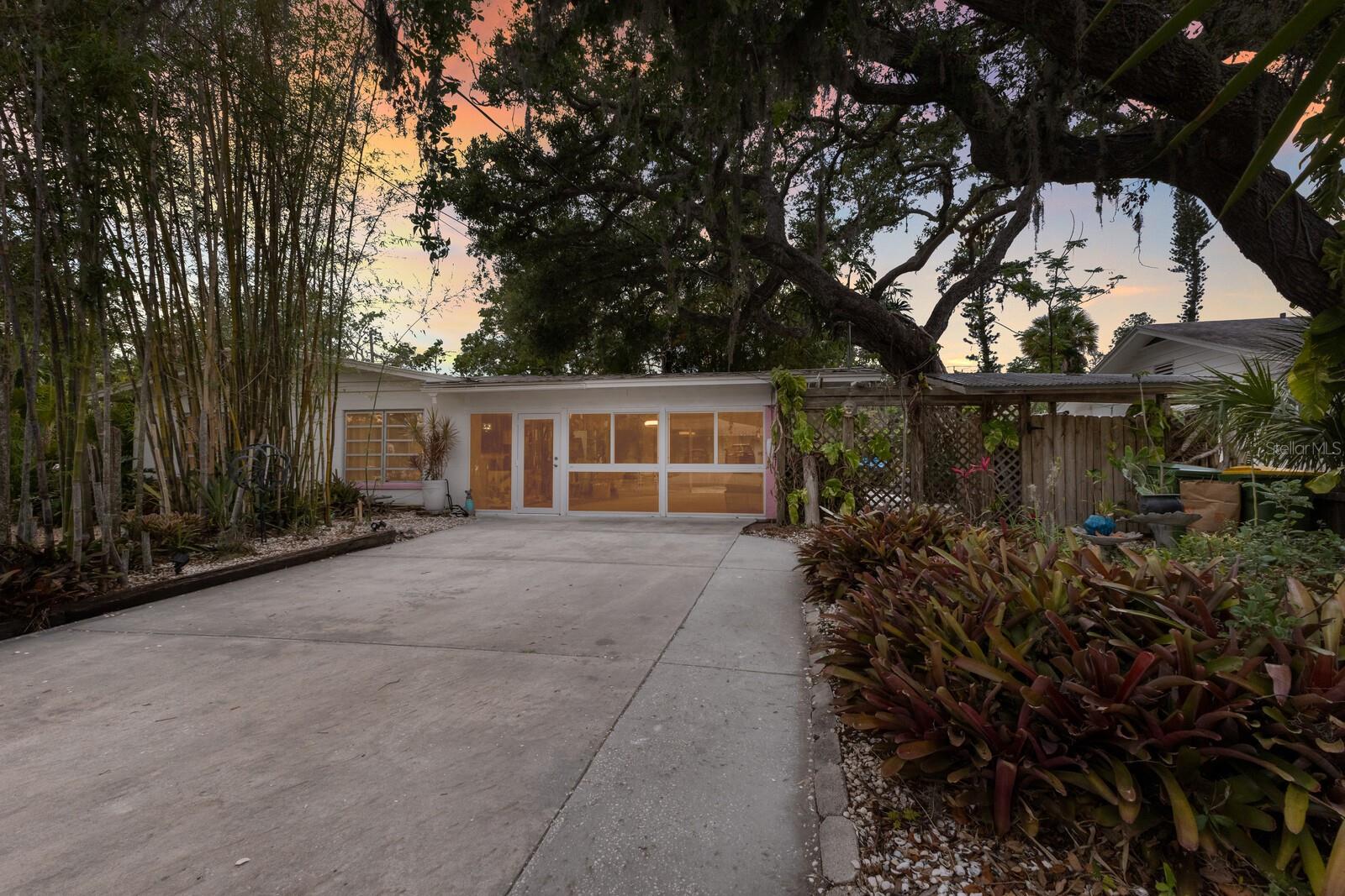 2207 HICKORY AVE, SARASOTA, FL, 34234