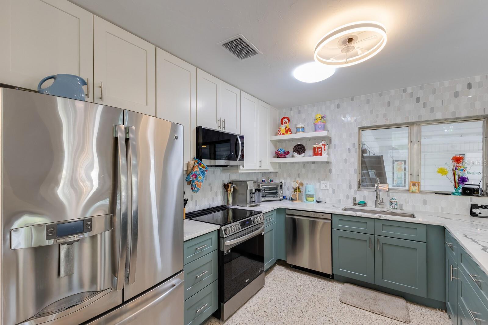 2207 HICKORY AVE, SARASOTA, FL, 34234