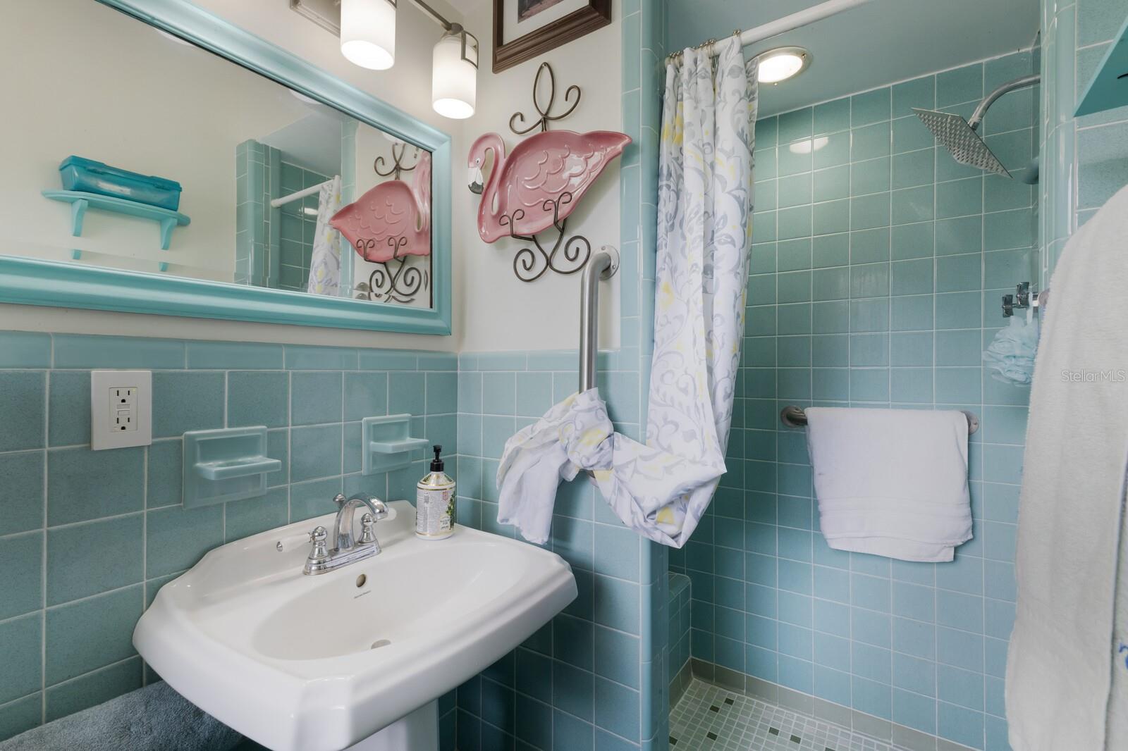 2207 HICKORY AVE, SARASOTA, FL, 34234