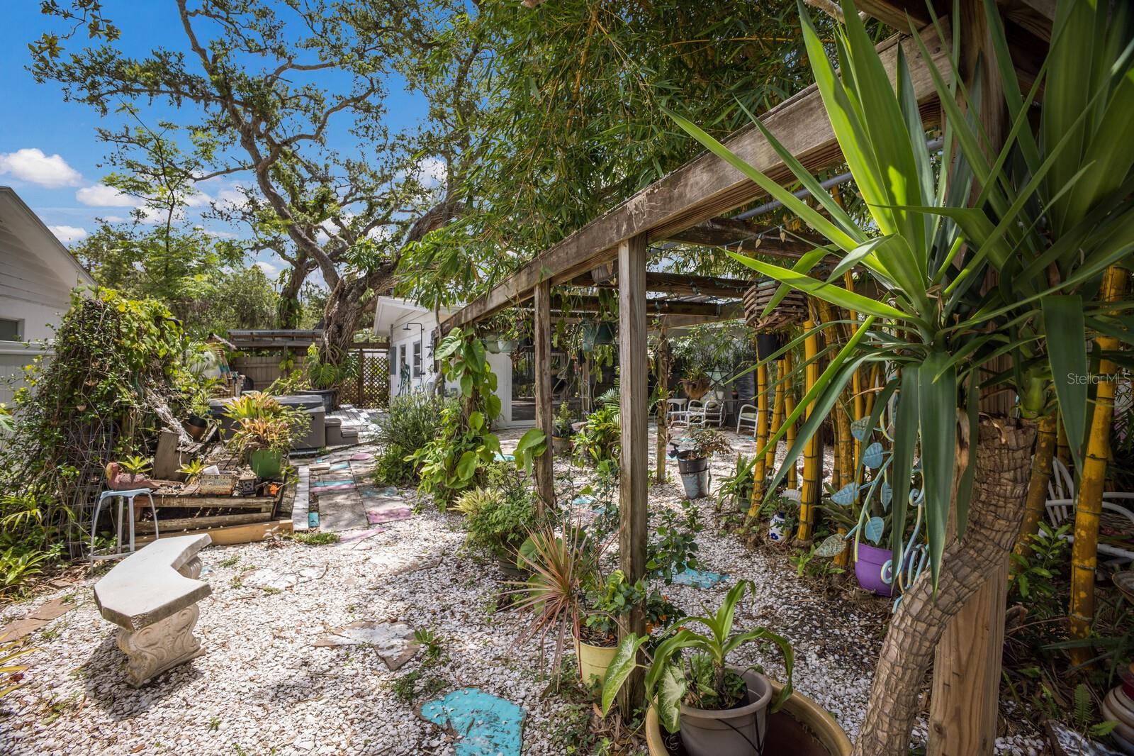 2207 HICKORY AVE, SARASOTA, FL, 34234