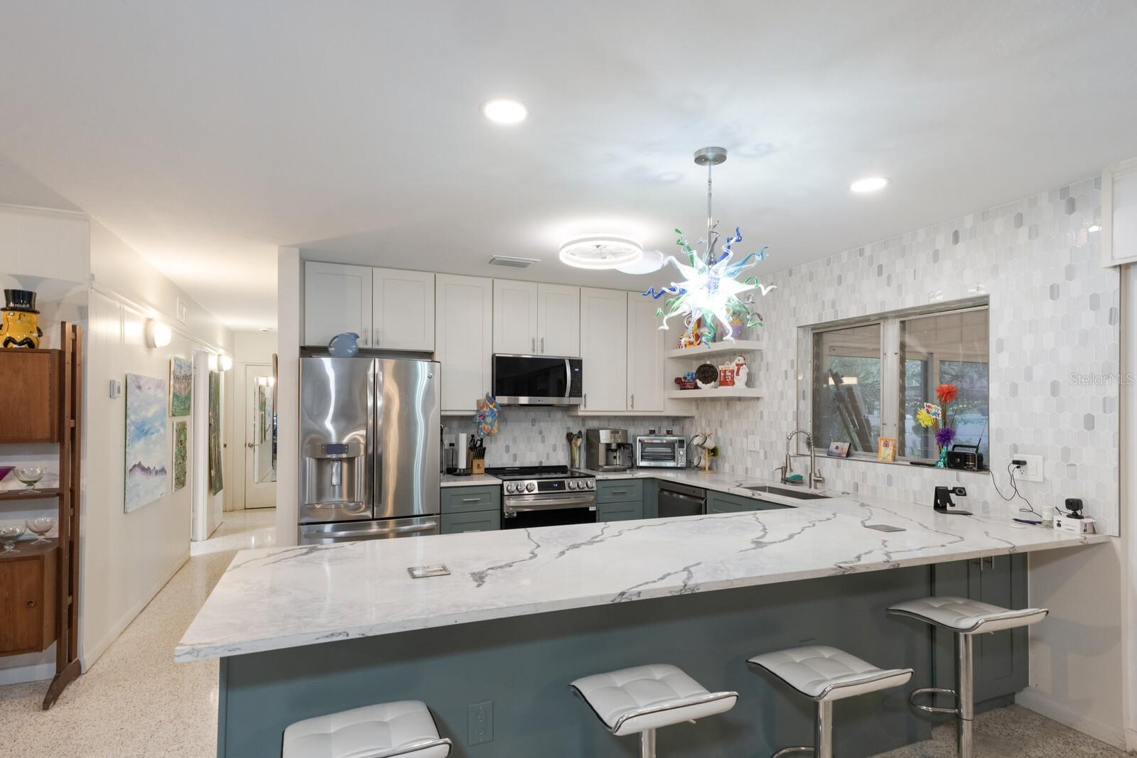 2207 HICKORY AVE, SARASOTA, FL, 34234