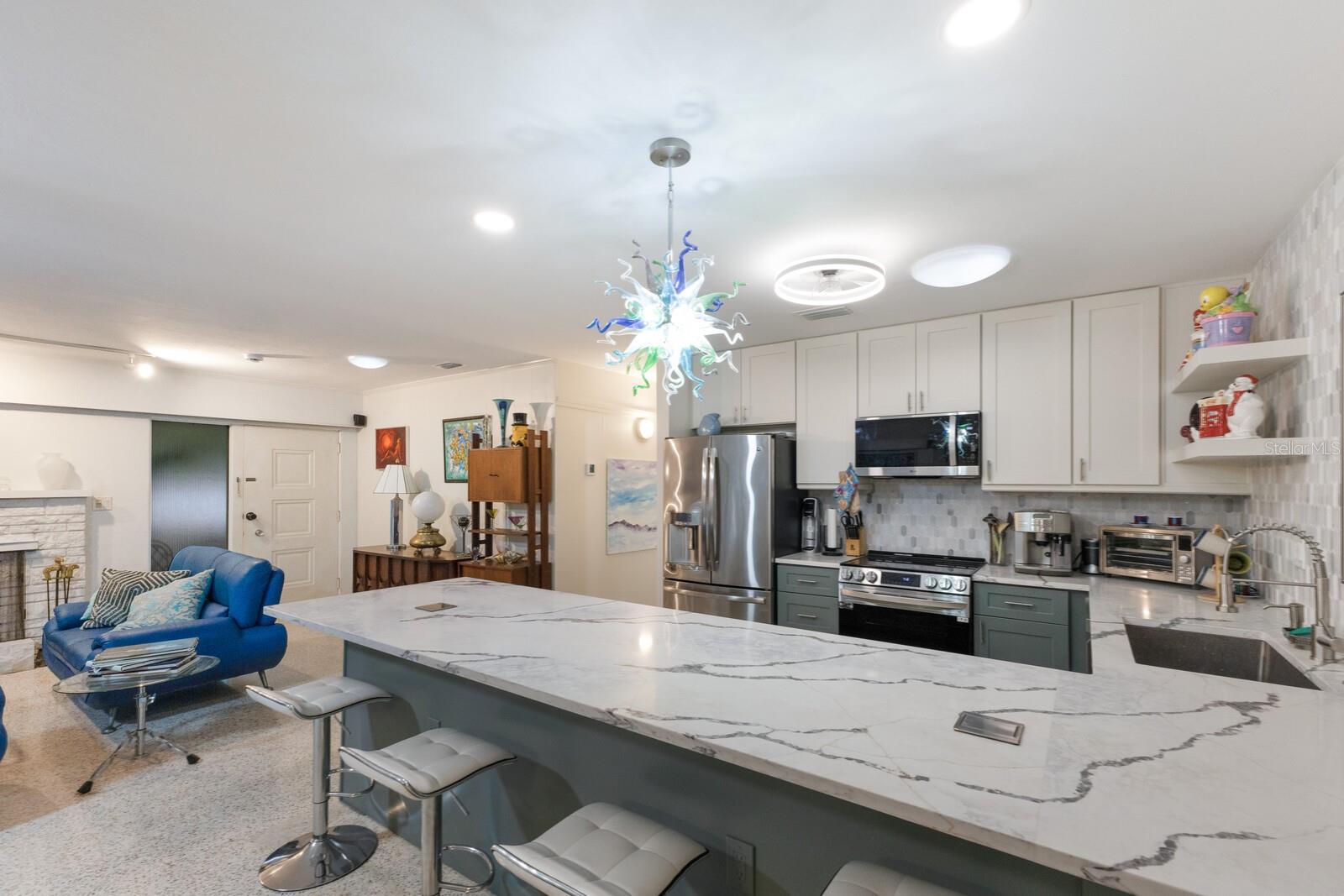 2207 HICKORY AVE, SARASOTA, FL, 34234