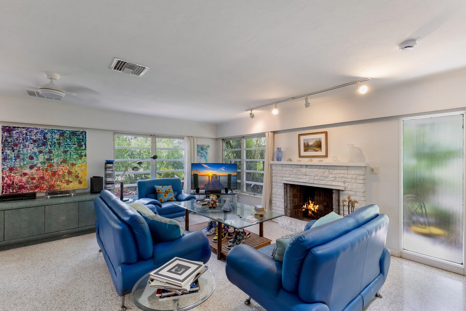 2207 HICKORY AVE, SARASOTA, FL, 34234