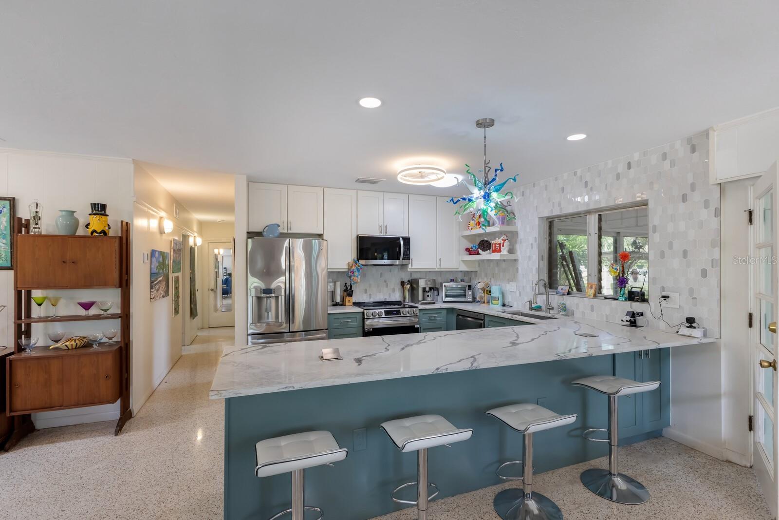 2207 HICKORY AVE, SARASOTA, FL, 34234