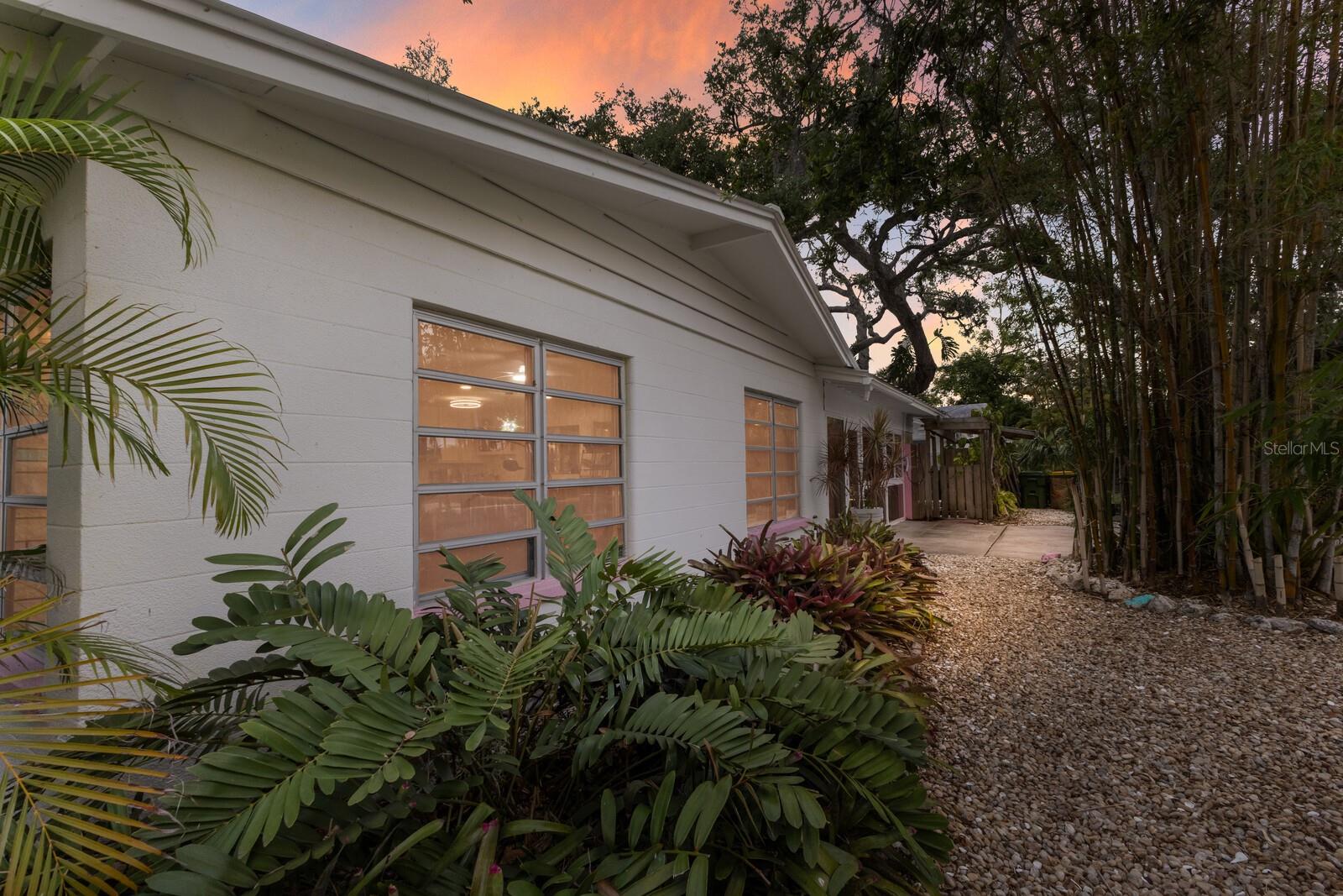 2207 HICKORY AVE, SARASOTA, FL, 34234