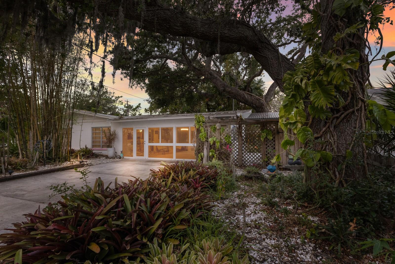 2207 HICKORY AVE, SARASOTA, FL, 34234