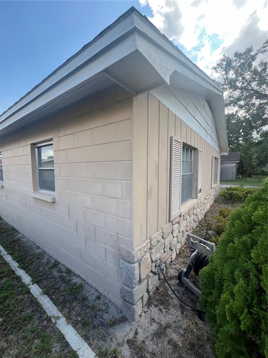 2507 HOLLIS DR, TAMPA, FL, 33618