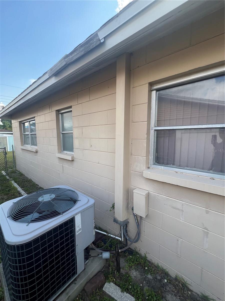 2507 HOLLIS DR, TAMPA, FL, 33618