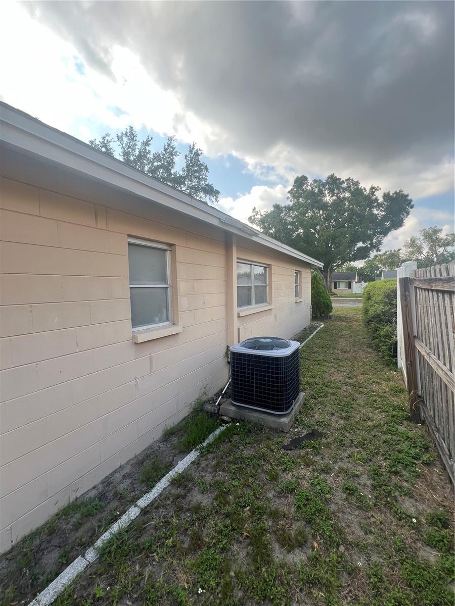 2507 HOLLIS DR, TAMPA, FL, 33618