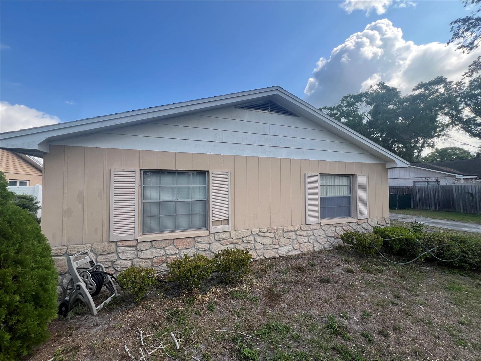 2507 HOLLIS DR, TAMPA, FL, 33618