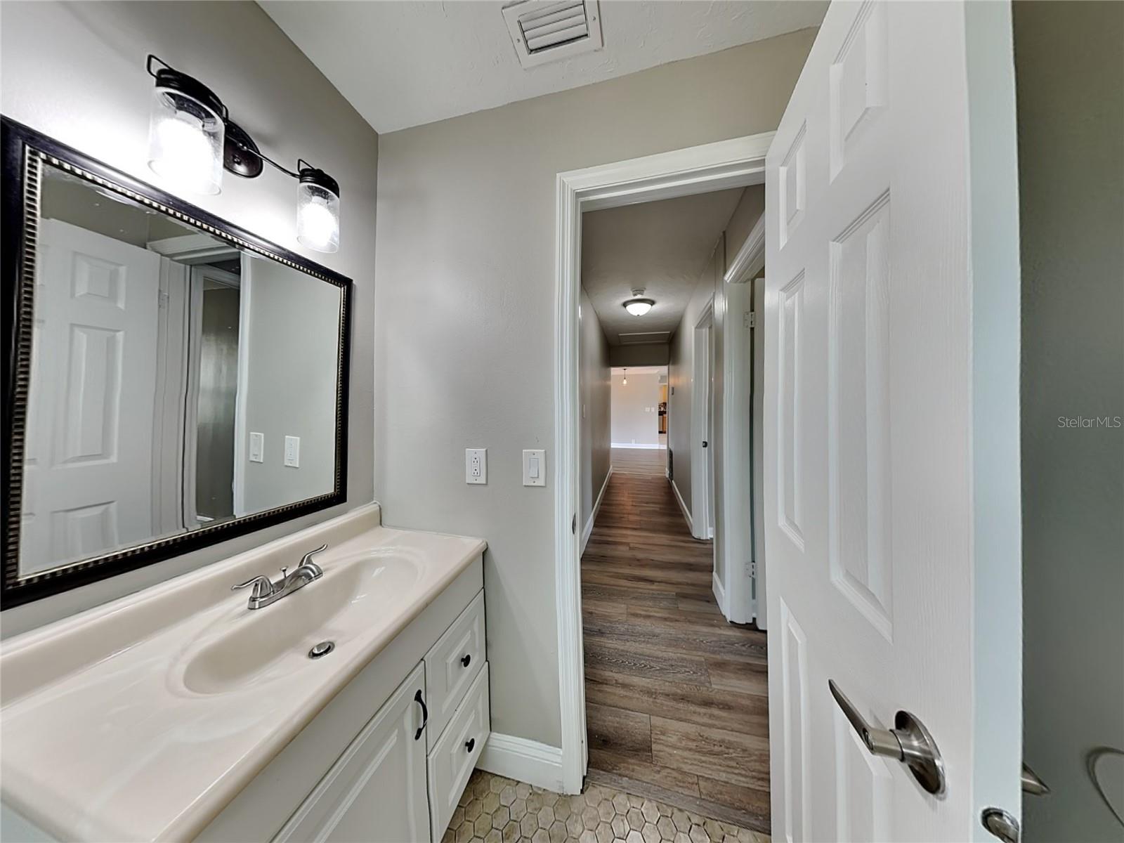 1228 DORIS DR, SARASOTA, FL, 34243