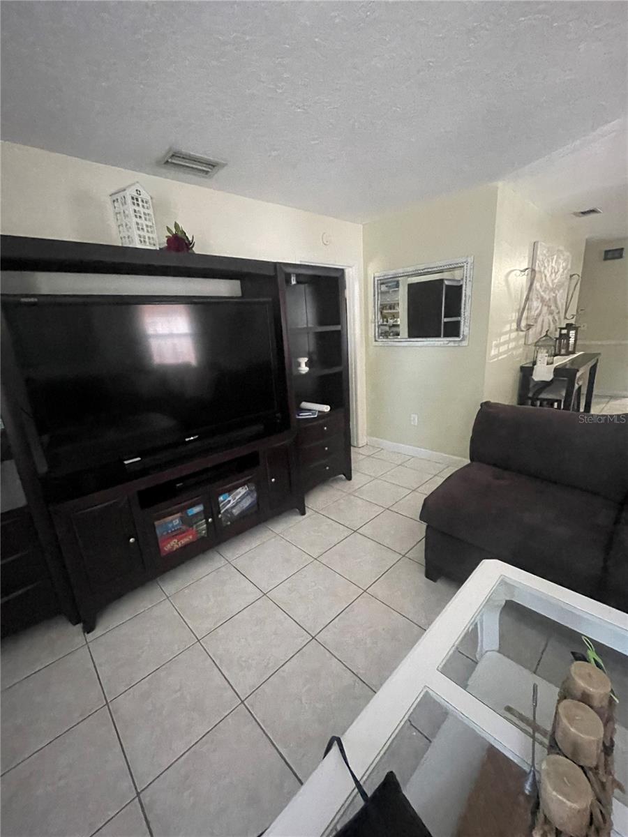 3307 W SAINT JOHN ST, TAMPA, FL, 33607