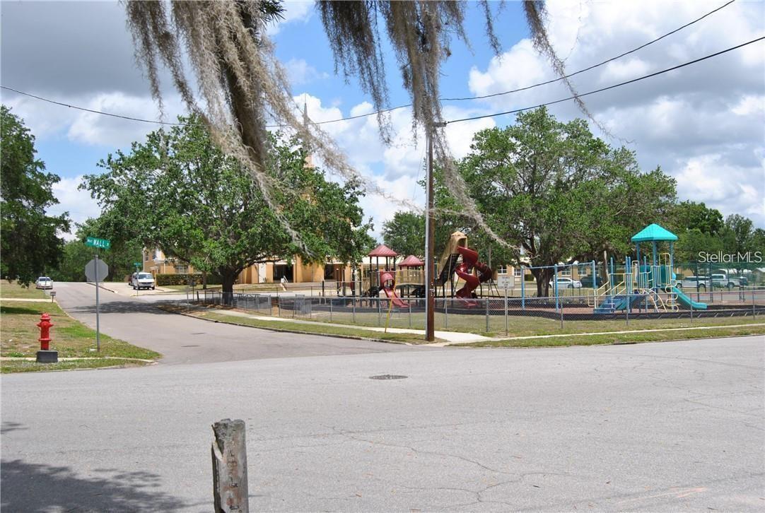 203 W WALL ST, FROSTPROOF, FL, 33843