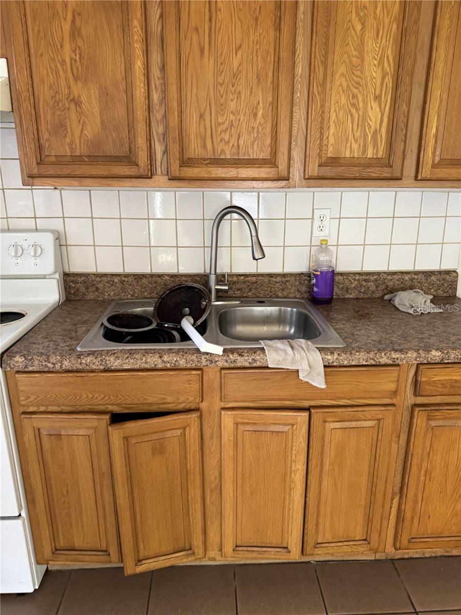 203 W WALL ST, FROSTPROOF, FL, 33843