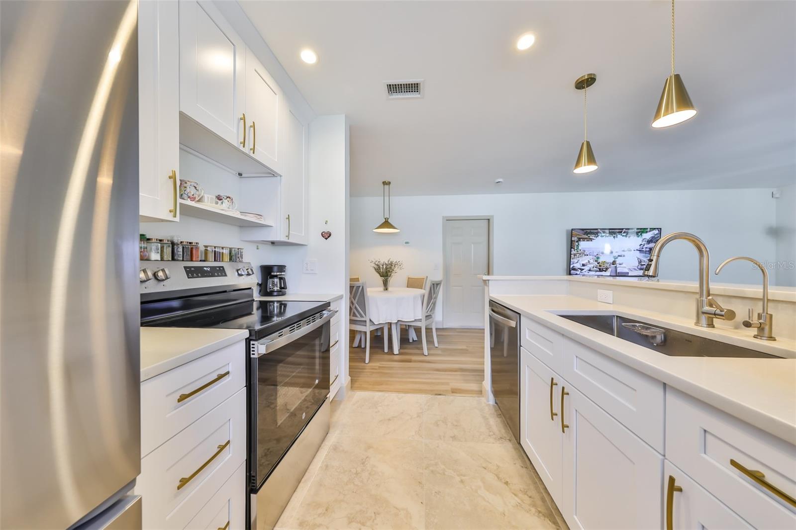 1727 NEW HAMPSHIRE AVE NE, ST PETERSBURG, FL, 33703