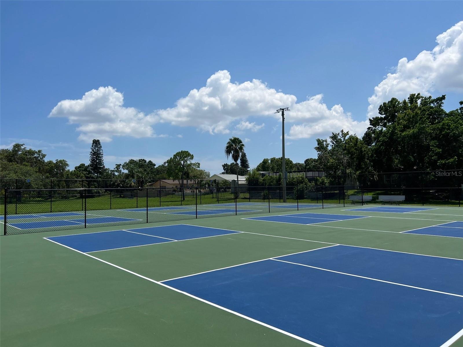 1727 NEW HAMPSHIRE AVE NE, ST PETERSBURG, FL, 33703