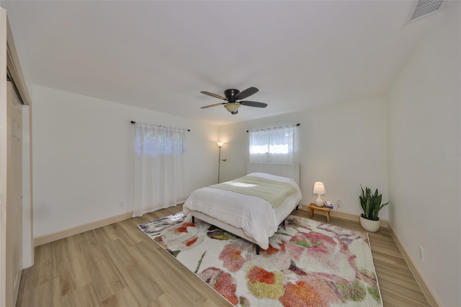 1727 NEW HAMPSHIRE AVE NE, ST PETERSBURG, FL, 33703