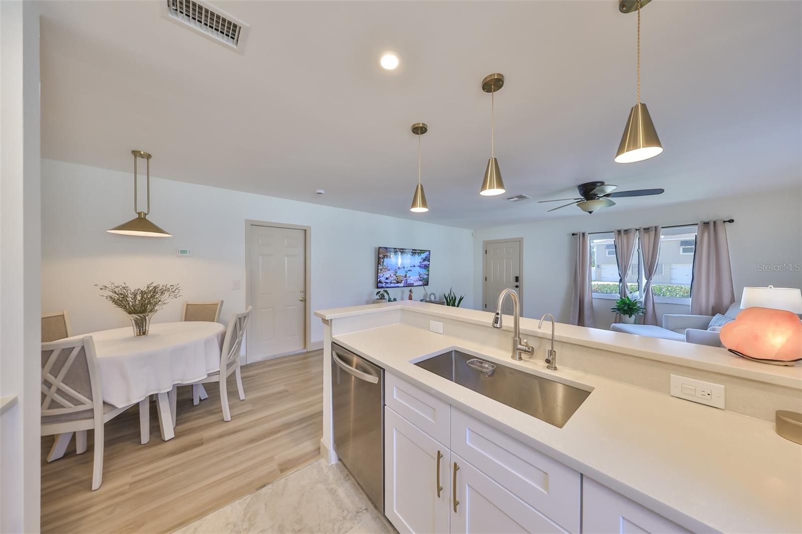 1727 NEW HAMPSHIRE AVE NE, ST PETERSBURG, FL, 33703