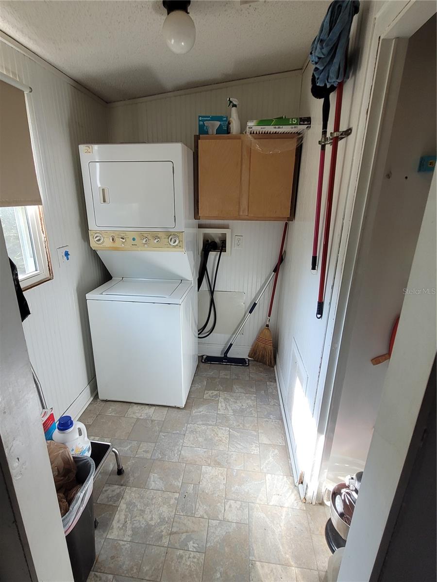 7525 E DEWEY ROBBINS RD, HOWEY IN THE HILLS, FL, 34737