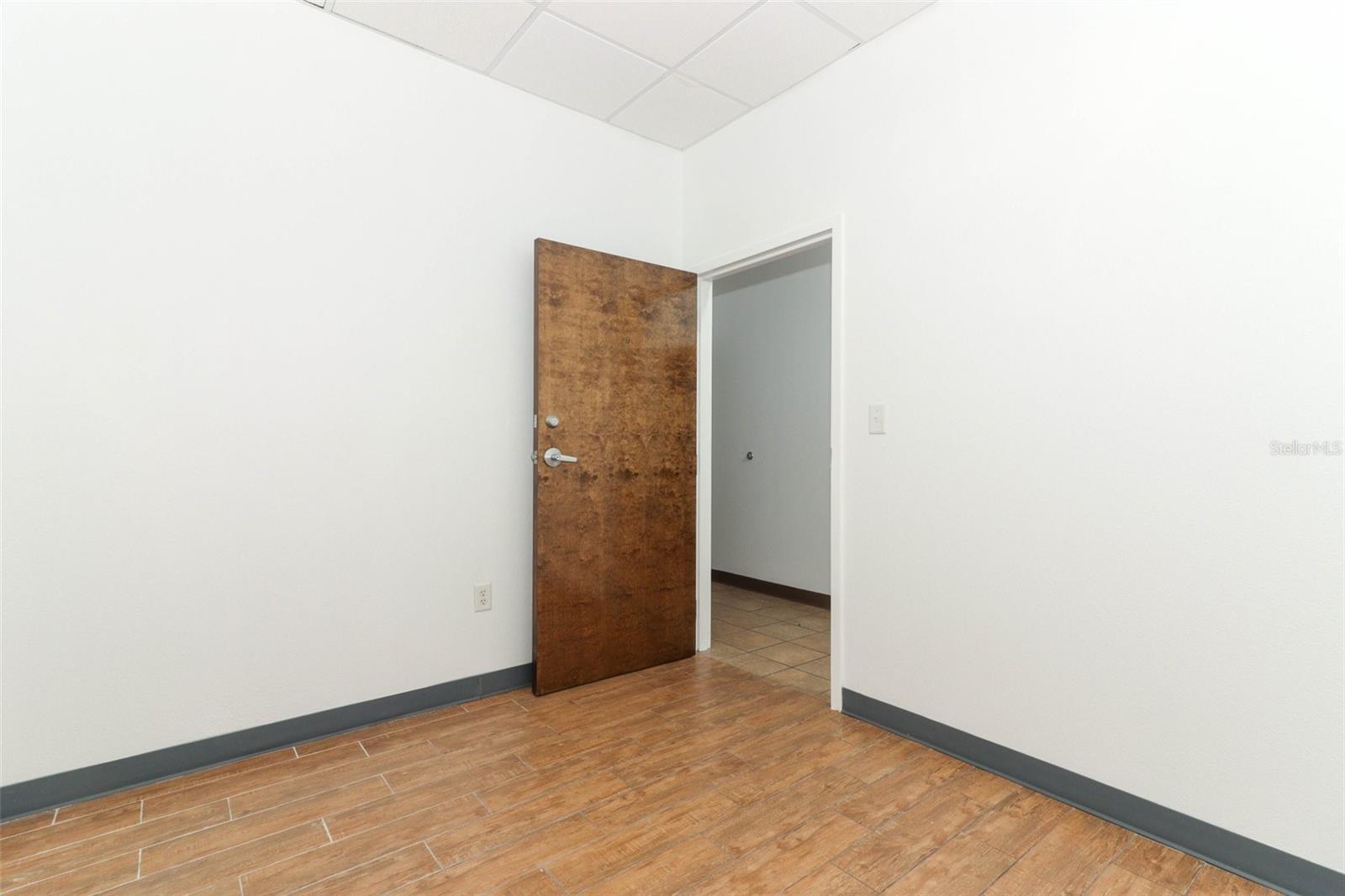 6735 CONROY RD #221 & 222, ORLANDO, FL, 32835