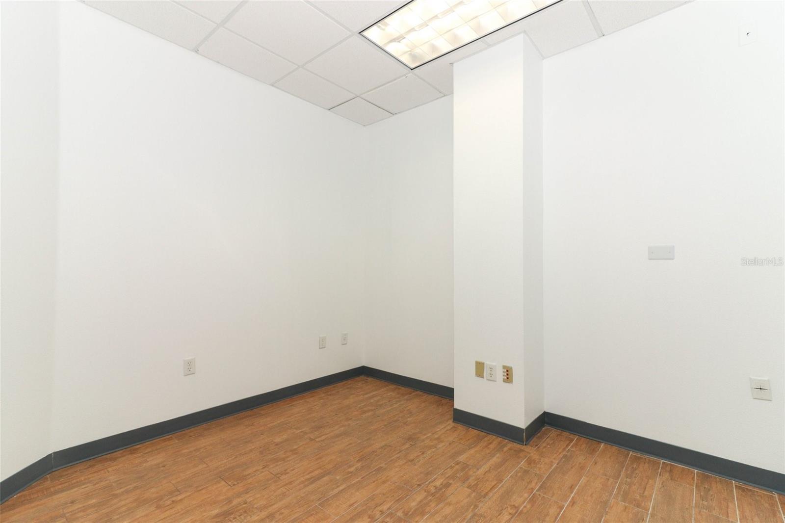 6735 CONROY RD #221 & 222, ORLANDO, FL, 32835