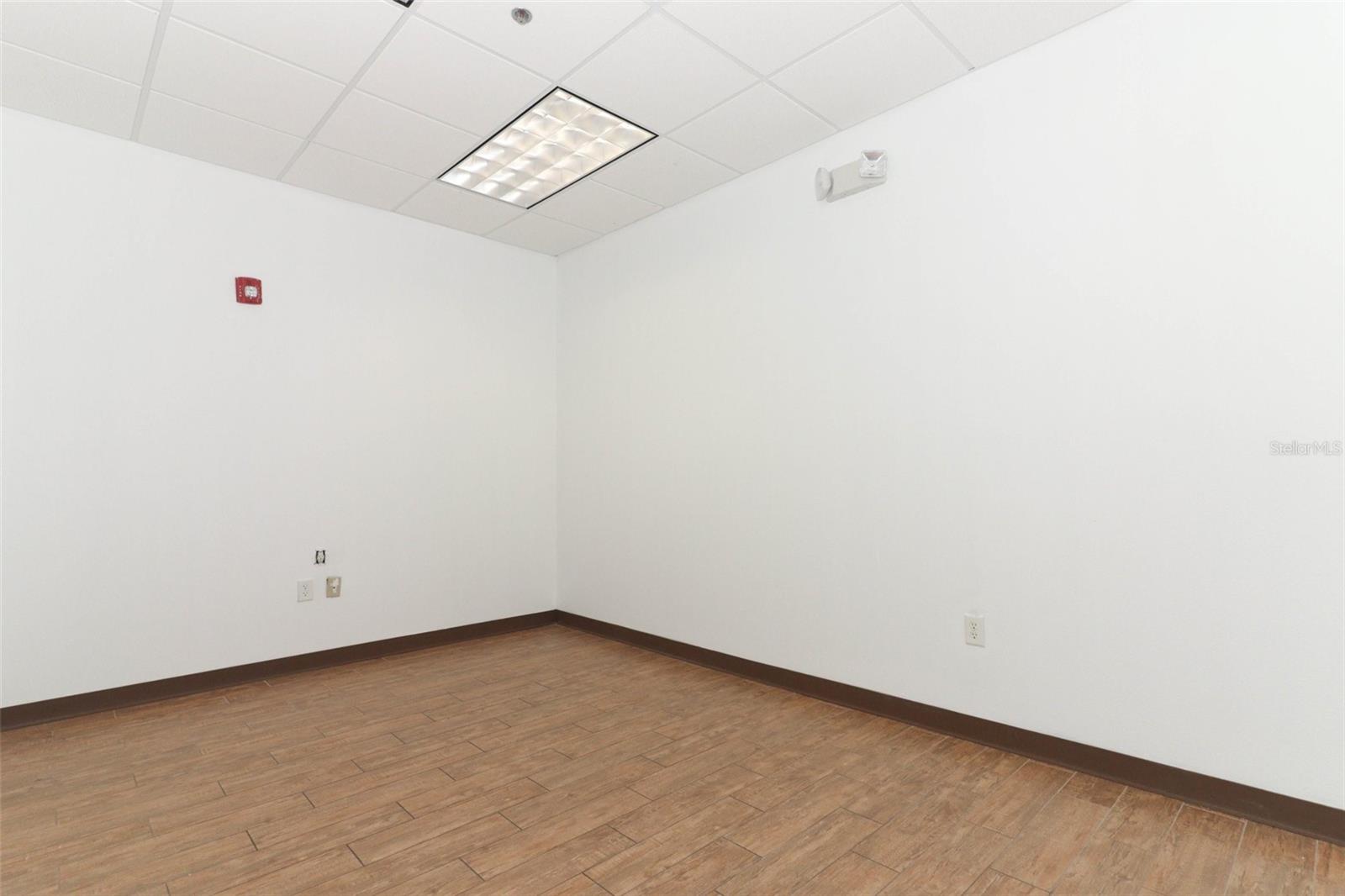 6735 CONROY RD #221 & 222, ORLANDO, FL, 32835