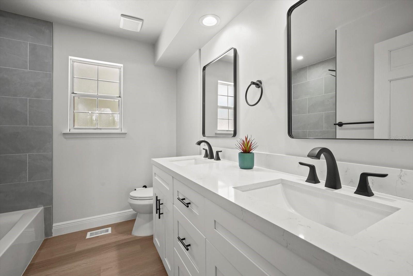 100 REDBUD WOODS TRL, PALATKA, FL, 32177