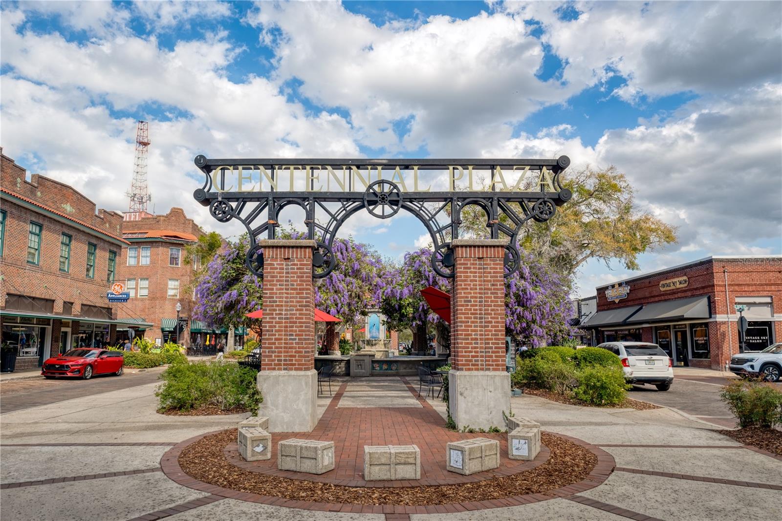 101 W OAKLAND AVE, OAKLAND, FL, 34760