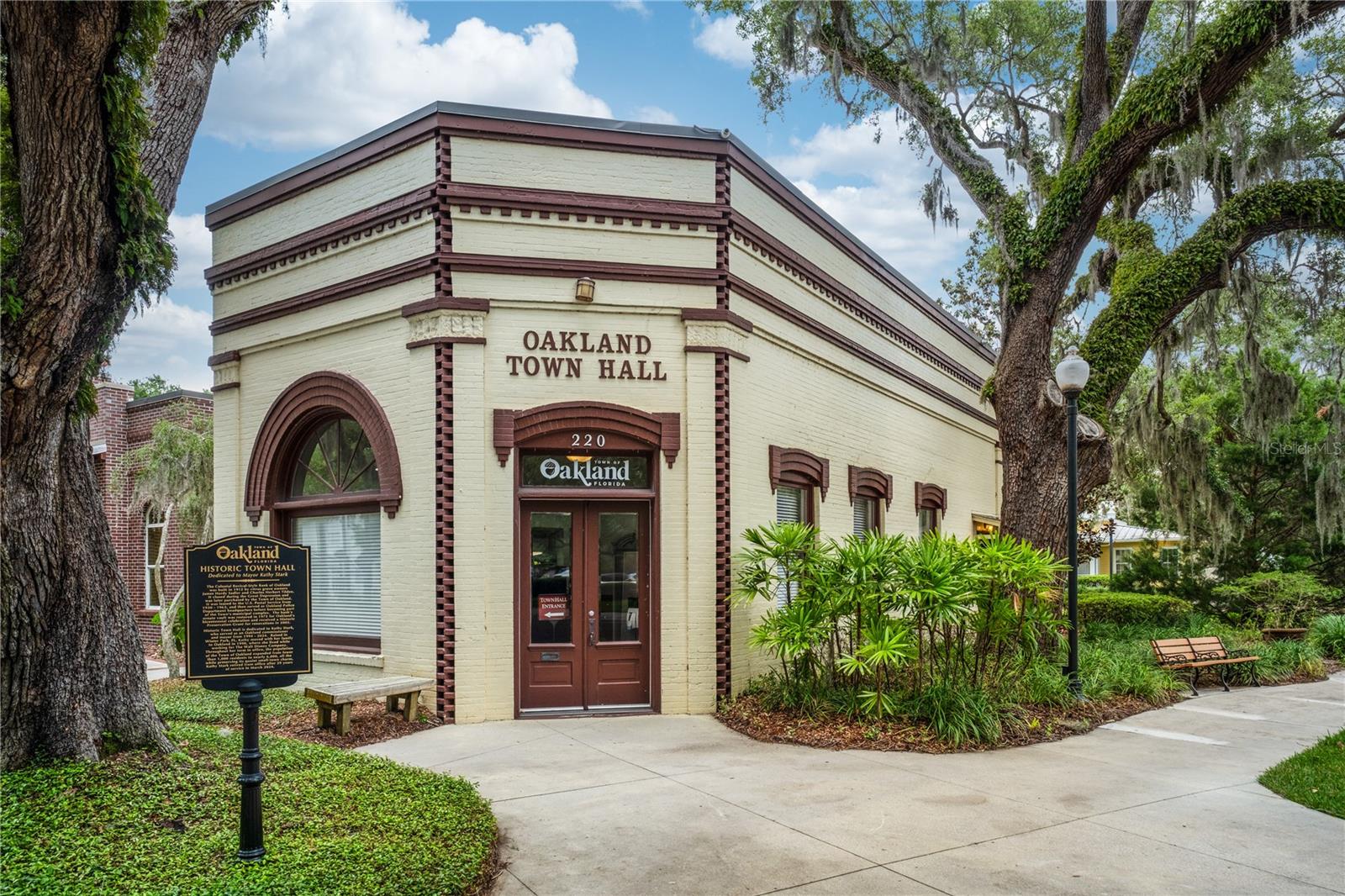 101 W OAKLAND AVE, OAKLAND, FL, 34760