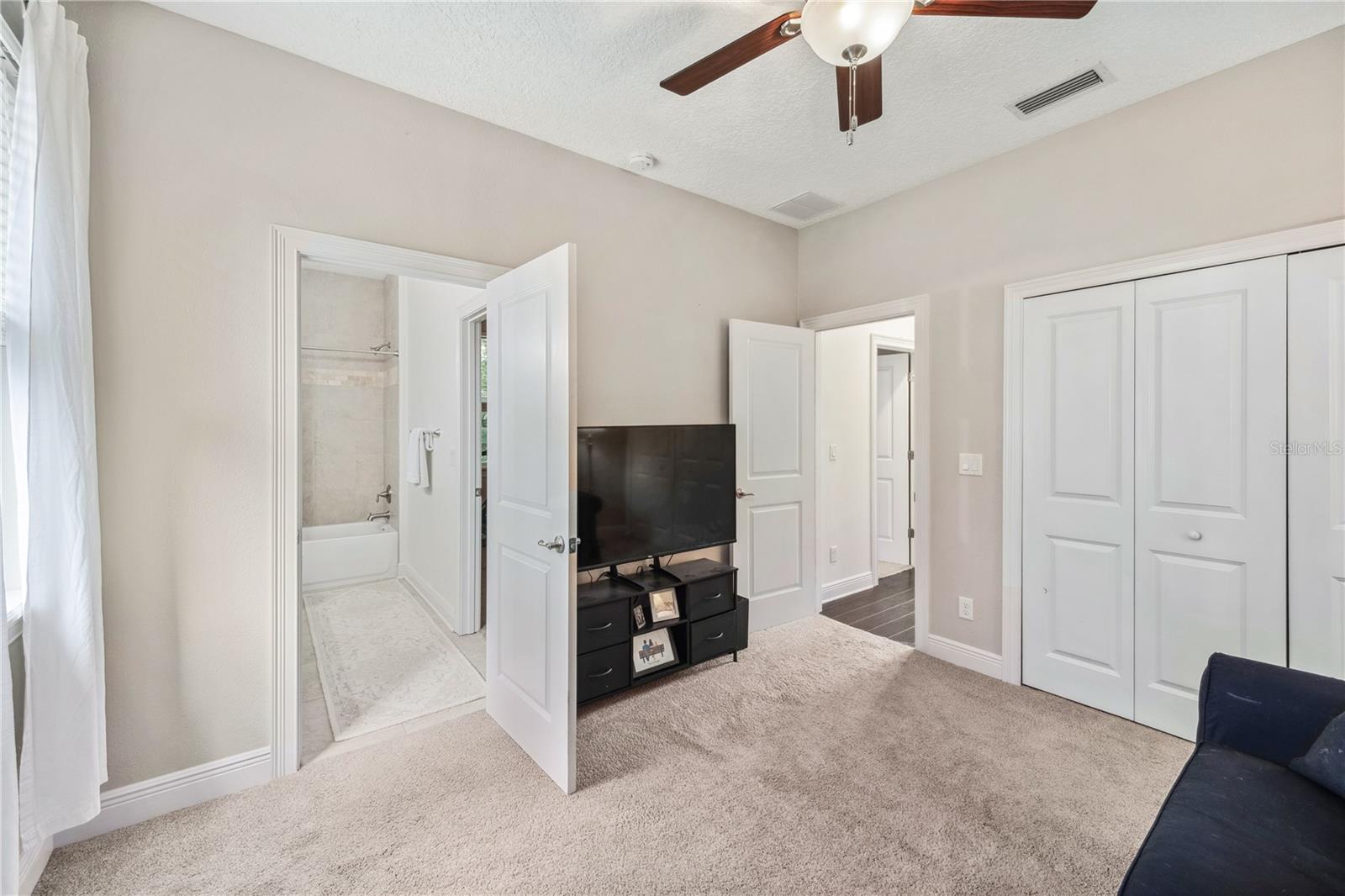 101 W OAKLAND AVE, OAKLAND, FL, 34760