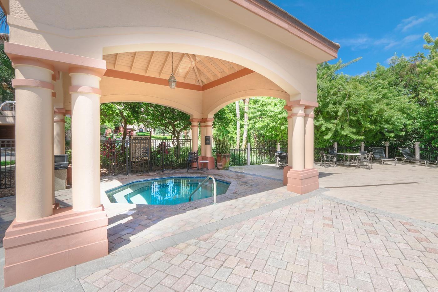 704 SEAGATE DR, TAMPA, FL, 33602