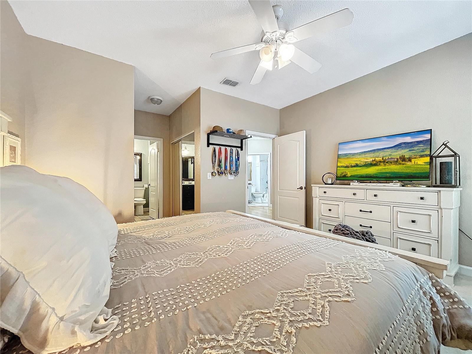 704 SEAGATE DR, TAMPA, FL, 33602