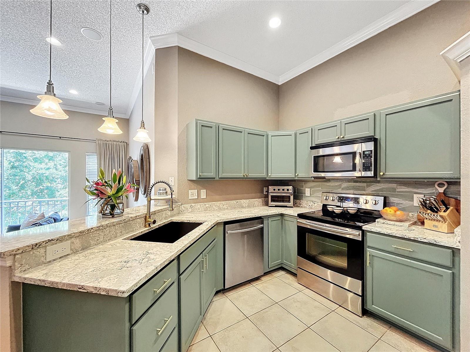 704 SEAGATE DR, TAMPA, FL, 33602