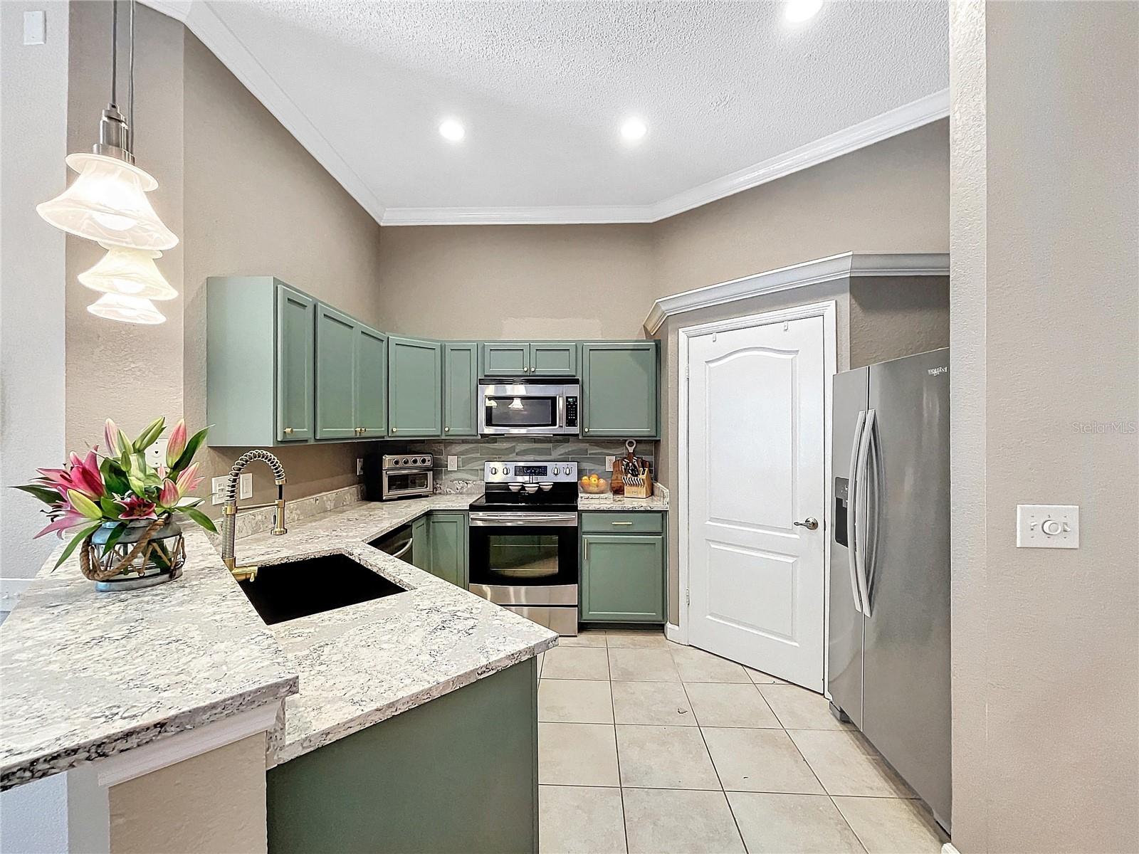 704 SEAGATE DR, TAMPA, FL, 33602