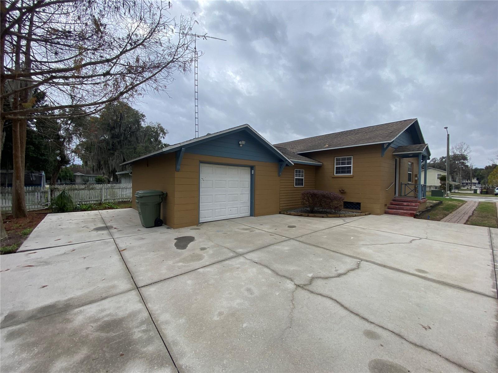 322 S 4TH ST, LEESBURG, FL, 34748