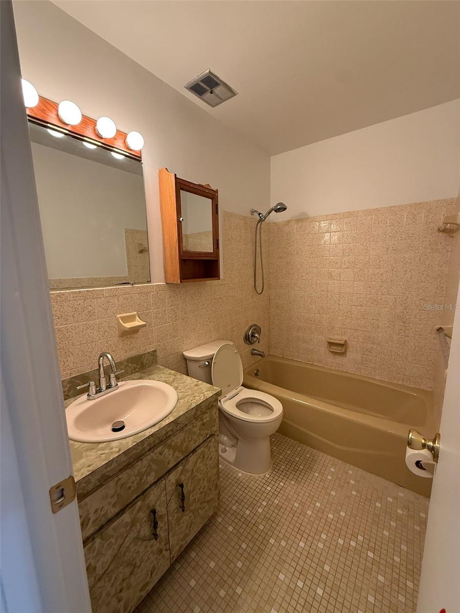 7401 N ALBANY AVE, TAMPA, FL, 33604