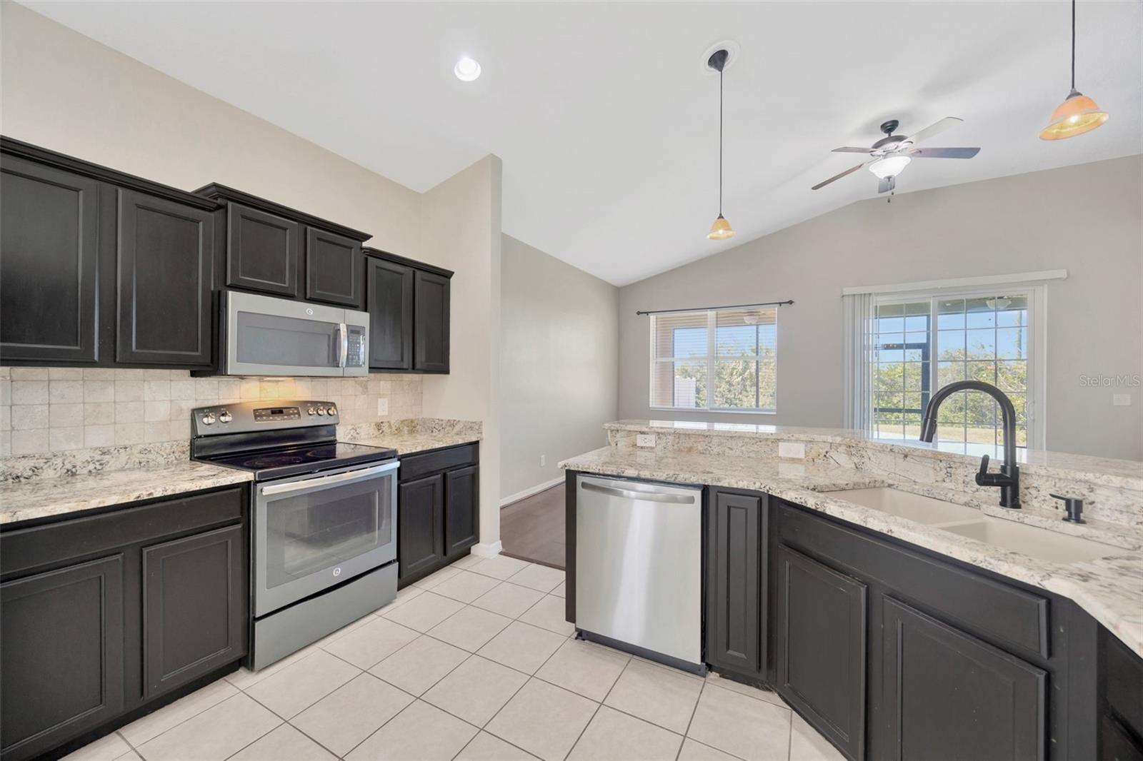 8714 SANDY PLAINS DR, RIVERVIEW, FL, 33578