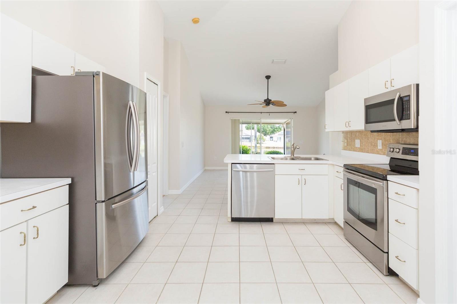 13023 WATERBOURNE DR, GIBSONTON, FL, 33534