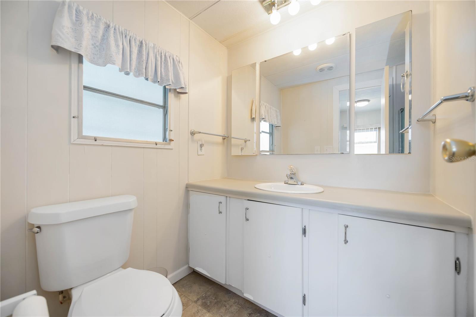 A4651558 Property Photo